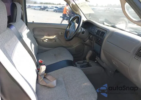 2004 Toyota Tacoma z USA, uszkodzony, nr VIN 5TENL42N04Z403382